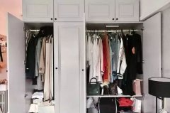 衣柜門到底應(yīng)該怎么選？木質(zhì)門和玻璃門哪個更
